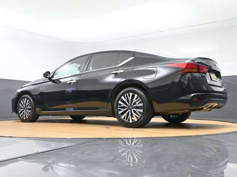 Used 2025 Nissan Altima 2.5 SV FWD image 33