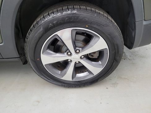Used 2019 Jeep Cherokee Limited AWD/4WD image 31