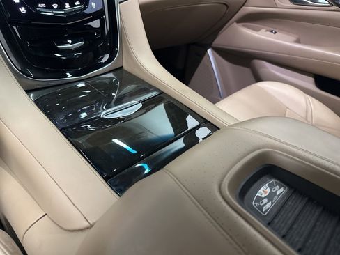 Used 2019 Cadillac Escalade Platinum image 43