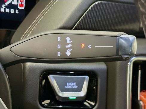 Used 2025 GMC Yukon Elevation AWD/4WD image 6