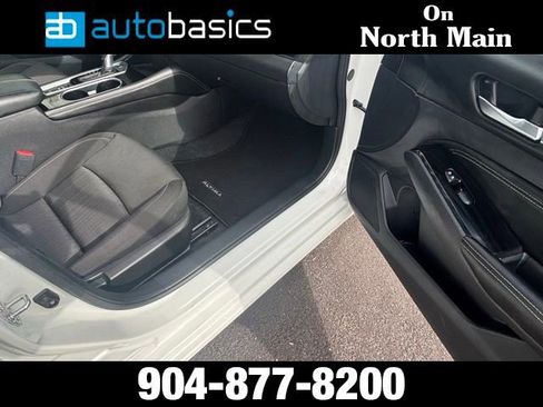 Used 2023 Nissan Altima 2.5 SV w/ SV Premium Package FWD image 10