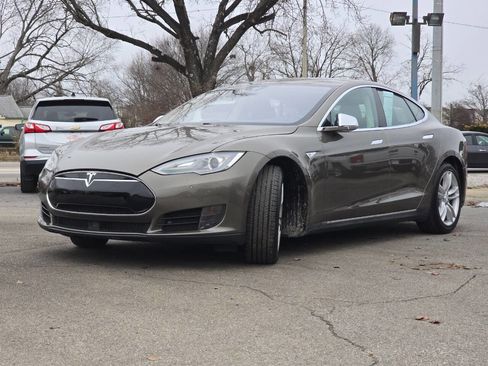 Used 2016 Tesla Model S 70 image 3