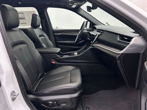 New 2026 Jeep Grand Cherokee Limited w/ Limited Altitude Package image 17