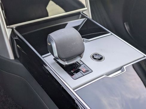 New 2026 Land Rover Range Rover SE image 9