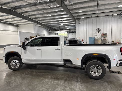 Used 2026 GMC Sierra 3500 Denali w/ Denali Reserve Package AWD/4WD image 6