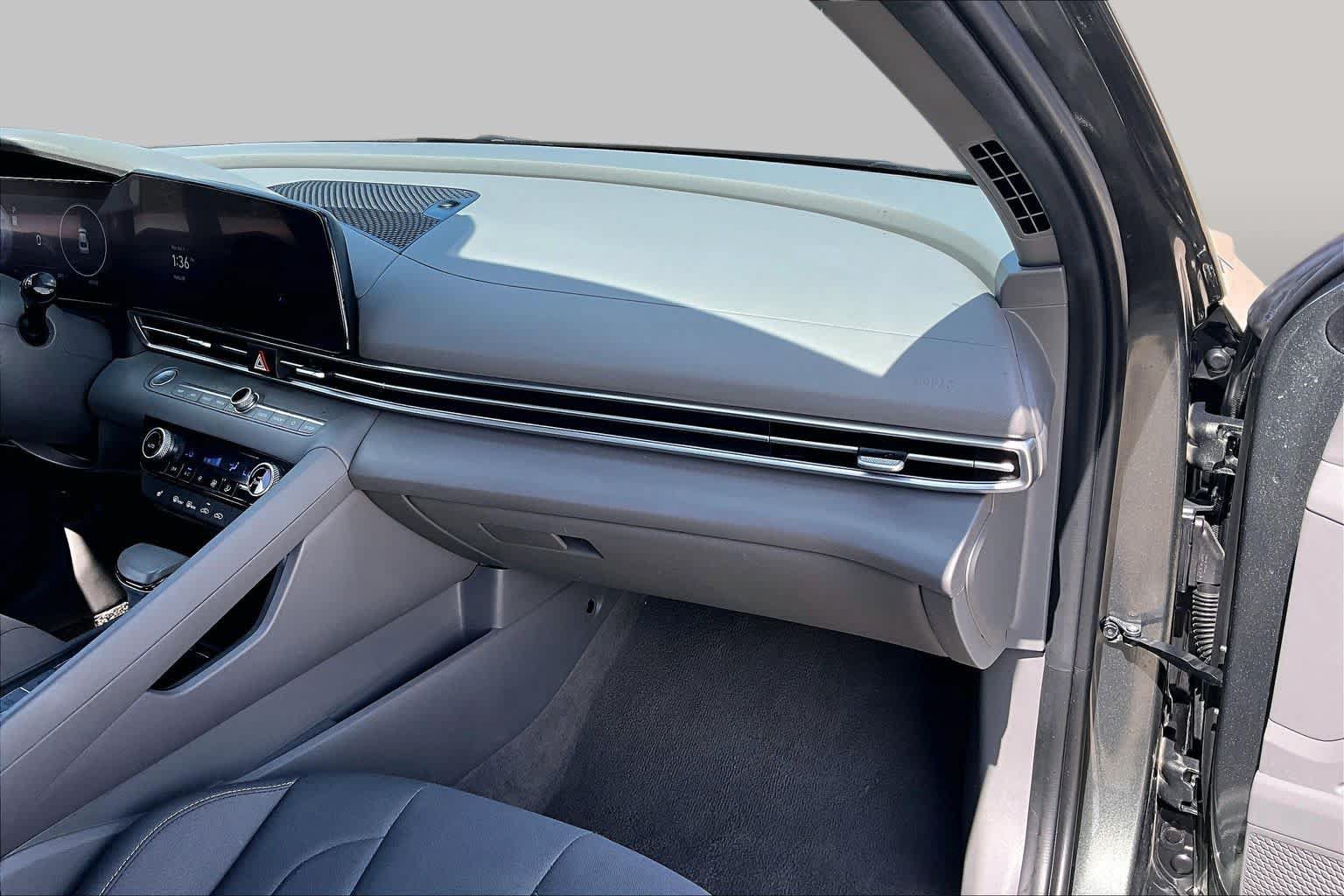 Certified 2025 Hyundai Elantra SEL FWD image 19