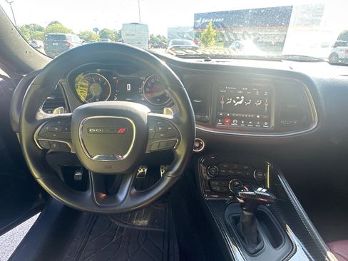Used 2018 Dodge Challenger R/T w/ Driver Convenience Group RWD image 5