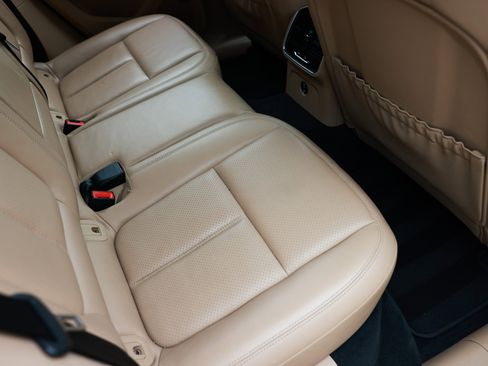 Used 2020 Porsche Macan image 16