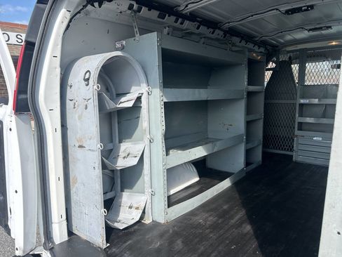 Used 2017 Chevrolet Express 2500 image 23