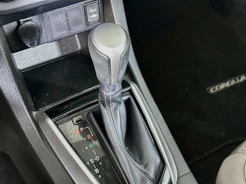 Used 2015 Toyota Corolla LE FWD image 24
