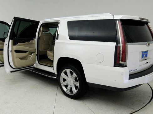 Used 2018 Cadillac Escalade ESV Luxury RWD image 12