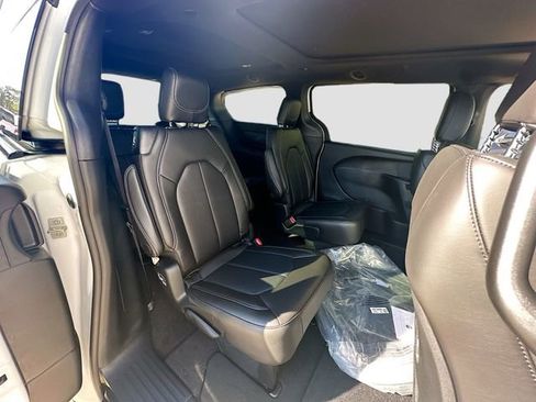 New 2026 Chrysler Pacifica Select image 31