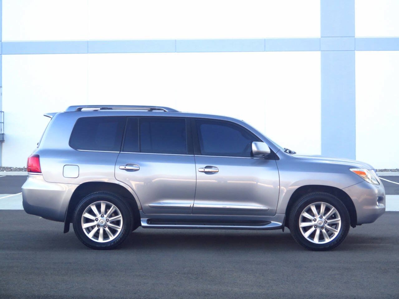 Used 2008 Lexus LX 570 4WD w/ Technology Pkg image 5