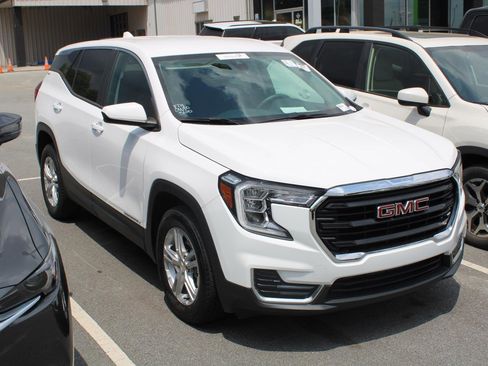 Used 2022 GMC Terrain SLE AWD/4WD image 2