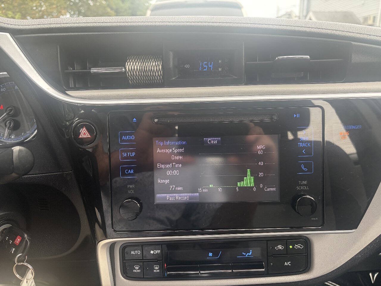 Used 2018 Toyota Corolla LE FWD image 9