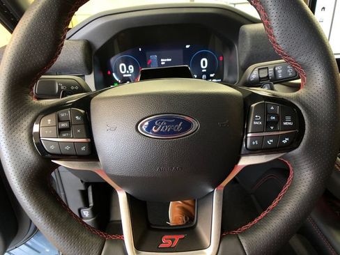 Used 2025 Ford Explorer ST AWD/4WD image 13