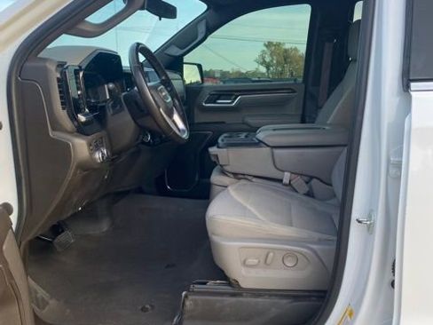 Used 2023 GMC Sierra 1500 SLE w/ X31 Off-Road Package image 16