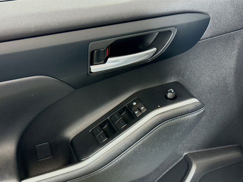 Certified 2023 Toyota Highlander XLE image 19