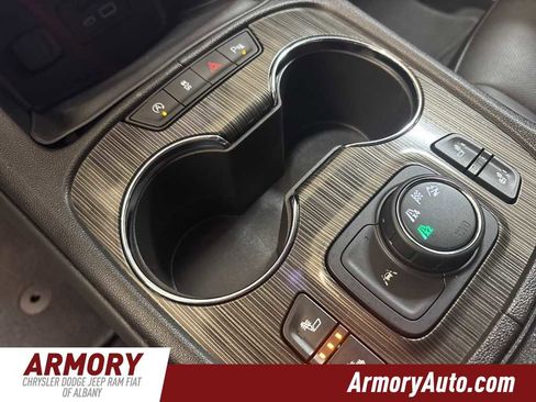 Used 2023 GMC Acadia SLT image 22