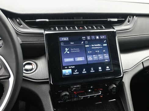 Used 2024 Jeep Grand Cherokee L Laredo image 14