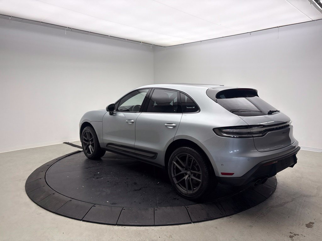 Certified 2024 Porsche Macan Turbo AWD/4WD image 3