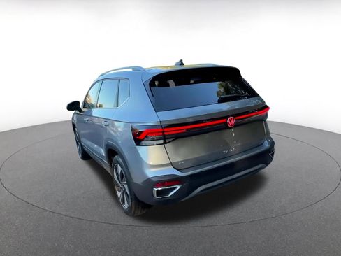 Used 2025 Volkswagen Taos SE image 11