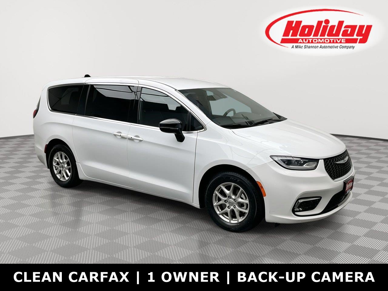 Used 2025 Chrysler Pacifica Select FWD image 1