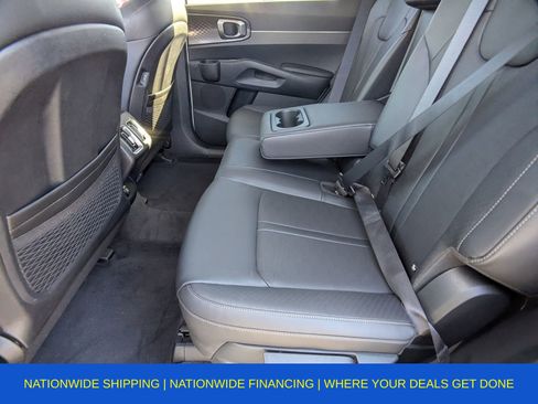Used 2025 Kia Sorento S image 11