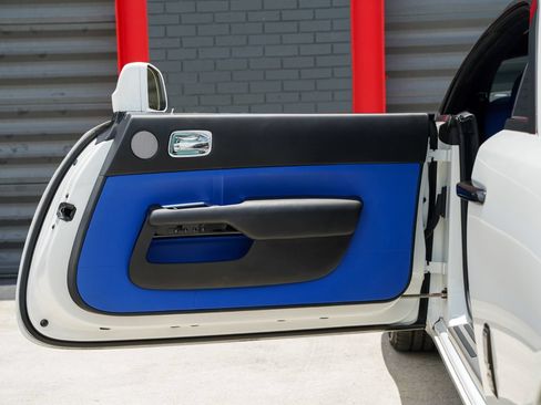 Used 2019 Rolls-Royce Wraith RWD image 35