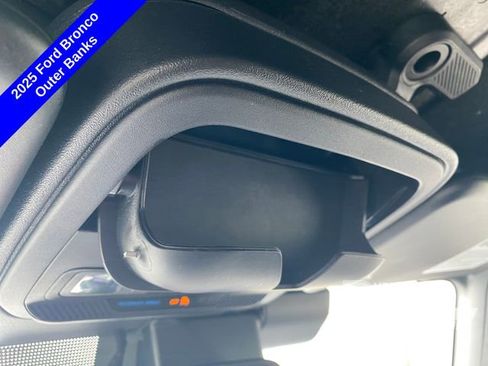 Used 2025 Ford Bronco Outer Banks AWD/4WD image 32
