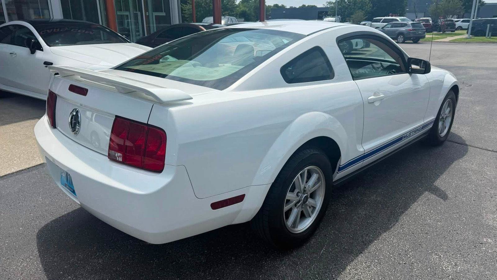 Used 2006 Ford Mustang Coupe RWD image 3