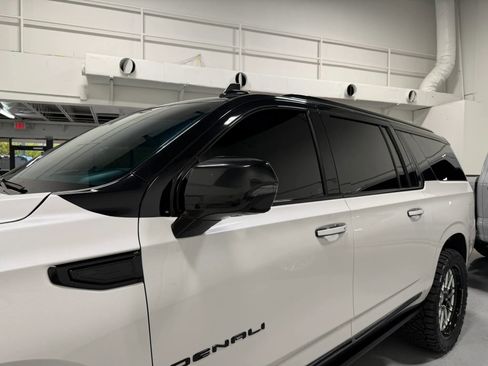 Used 2023 GMC Yukon XL Denali Ultimate image 9