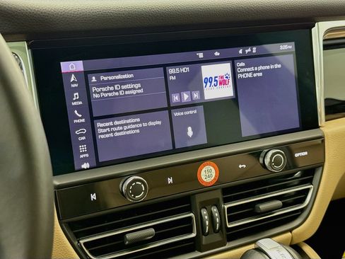 Certified 2025 Porsche Macan AWD/4WD image 18