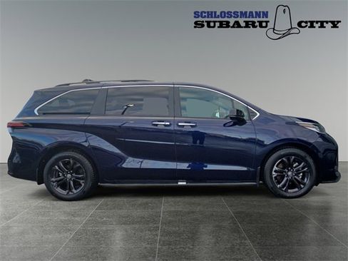 Used 2024 Toyota Sienna XSE w/ XSE Plus Package image 10