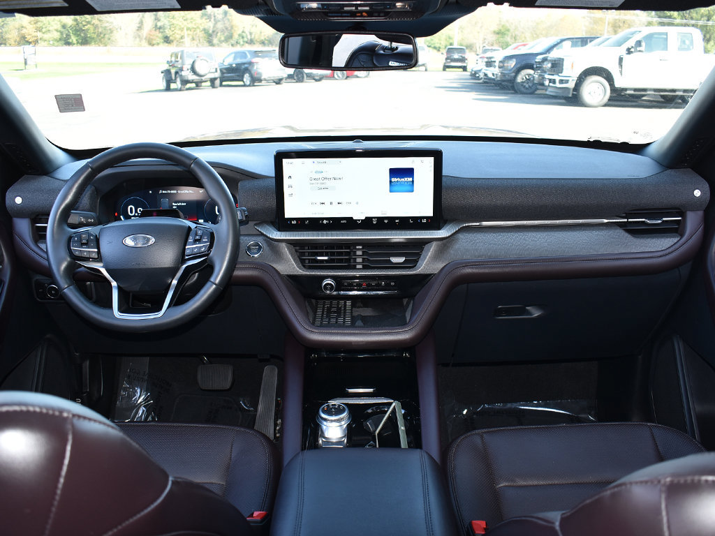 Used 2025 Ford Explorer Platinum w/ LUX Leather Package AWD/4WD image 4