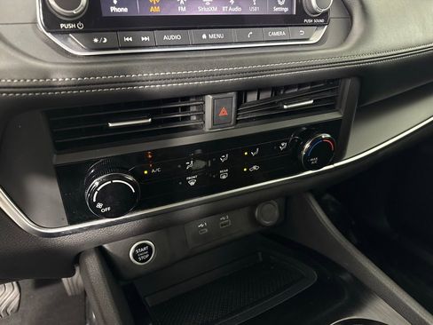 Used 2023 Nissan Rogue S image 18