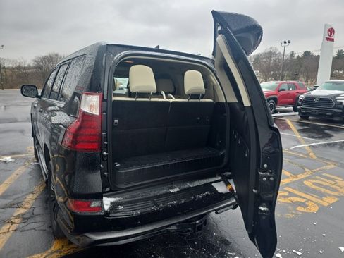 Used 2022 Lexus GX 460 Premium w/ Accessory Package image 5