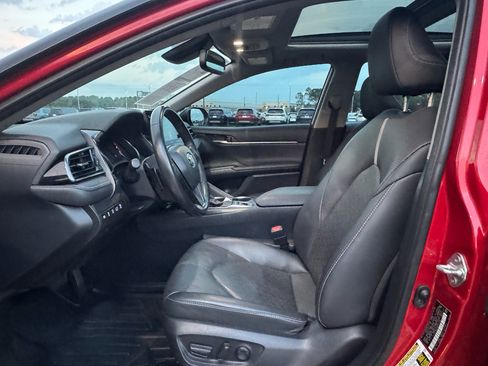 Used 2023 Toyota Camry XSE image 11