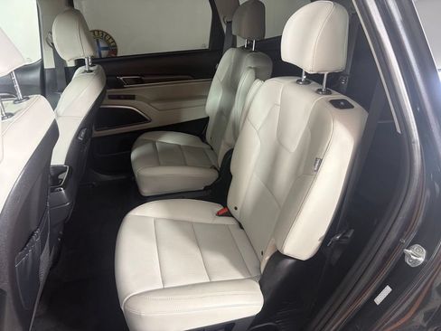 Certified 2024 Kia Telluride S w/ S Sunroof Package AWD/4WD image 16
