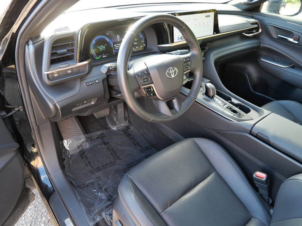 Used 2023 Toyota Crown Platinum AWD/4WD image 3