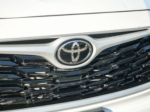 Used 2022 Toyota Highlander XLE FWD image 9