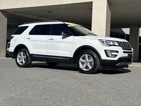 Used 2016 Ford Explorer XLT image 9