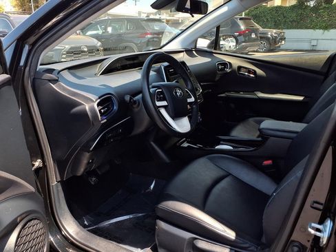 Used 2016 Toyota Prius Three Touring w/ Preferred Accessory Package FWD image 15