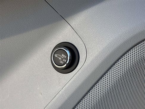 Used 2023 GMC Acadia SLT w/ Technology Package image 32