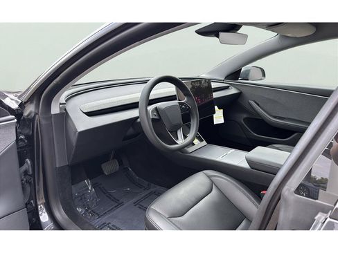 Used 2025 Tesla Model 3 Long Range RWD image 9