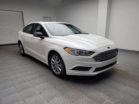 Used 2017 Ford Fusion SE w/ Fusion SE Technology Package image 11
