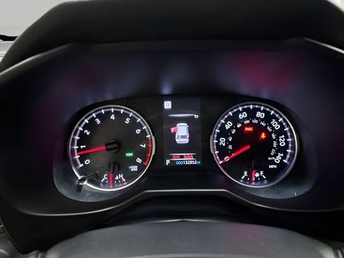 Used 2019 Toyota RAV4 XLE w/ Phone Cable & Charge Package image 15