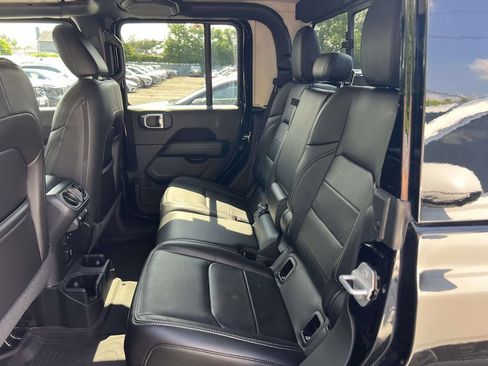 Used 2022 Jeep Gladiator Overland w/ Popular Equipment Package AWD/4WD image 13