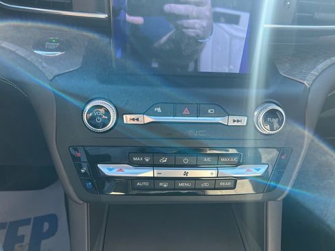 Used 2020 Ford Explorer Platinum w/ Premium Technology Package image 28