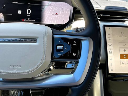 Used 2025 Land Rover Range Rover Autobiography AWD/4WD image 18